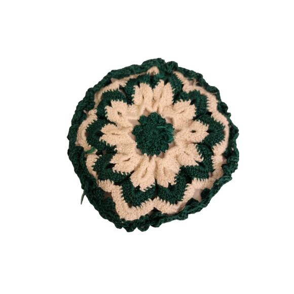 VINTAGE CROCHET HANDMADE DOILY GREEN WHITE CHRISTMAS FLOWER ORNAMENT WALL HANGER - Picture 1 of 4